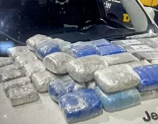 Marido, mulher e três filhos, com cocaína e haxixe a bordo