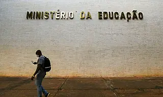 Estudante em lista de espera tem até hoje para comprovar dados