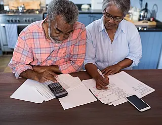 Como proceder diante de descontos indevidos