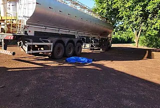 Motorista é encontrado morto ao lado de caminhão em distrito