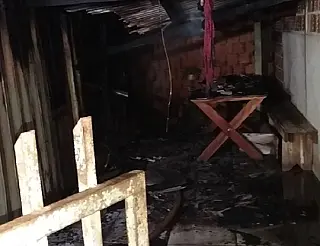 Casa pega fogo e mata homem que morava sozinho na Vila Cachoeirinha