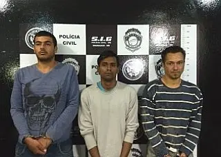 Policiais do SIG apresentam trio que matou cabeleireiro em Dourados