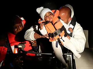 De janeiro a julho mais de 100 mil refugiados e migrantes cruzaram o Mediterrâneo, afirma OIM
