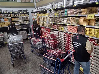 Procon autua mercados com produtos vencidos
