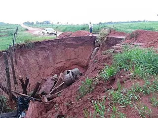 Rodovia MS-386 está com tráfego totalmente interrompido após estragos da chuva