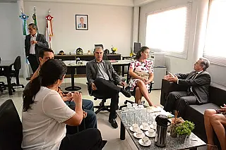 Pretendentes a corrida eleitoral devem deixar o governo até o fim do mês