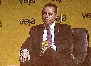 Ministro diz que STF não deve funcionar como juiz criminal de 1º grau de autoridades encrencadas