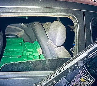 Polícia encontra quase meia tonelada de maconha em carro