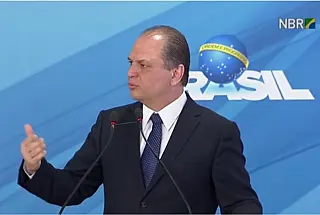 A frase, 'fingir que trabalham' não era para todos os médicos, diz Ricardo Barros