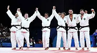 Brasil vence Itália e leva bronze em disputa por equipes mistas do Judô