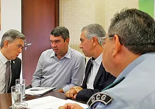 Reinaldo avalia com equipe da Segurança ações que reduziram criminalidade