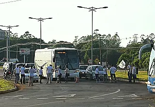 Manifestantes protestam contra 'pacote' de Temer na avenida Guaicurus