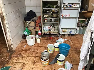 Mulher é presa por viver em condições sanitárias 'precaríssimas'