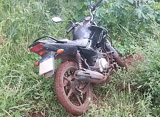 Dois são presos após furto de moto em bairro
