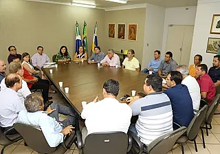 Vereadores devolvem mais de R$ 700 mil economizados para a Prefeitura
