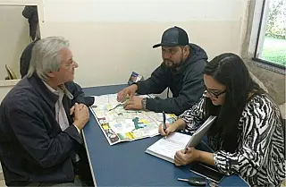 Jânio Miguel solicita ponto de ônibus próximo à APAE de Dourados