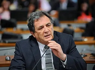 Em nota, Moka diz que não vai se aposentar com salário de senador