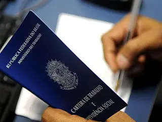 Desemprego de fevereiro a abril cai para 8,5%