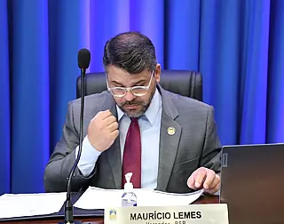 Mauricio pede remoção de quebra-molas onde há semáforos