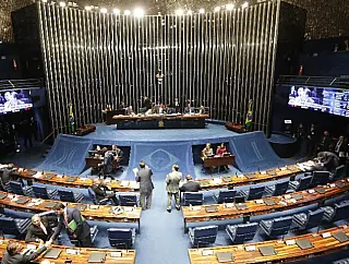Senado avalia reduções