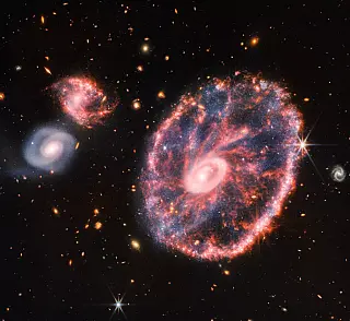 Nasa divulga imagem de galáxia em caos após colisão