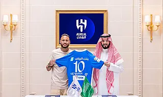Neymar assina com Al-Hilal e confirma saída do PSG