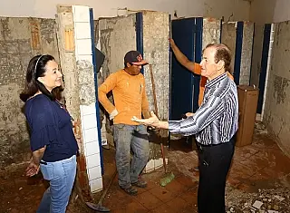 Prefeitura começa a reforma da poliesportiva no distrito de Vila Vargas