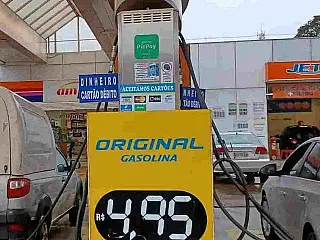 Gasolina pode ser encontrada a menos de 5 reais