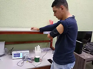 Engenheiro desenvolve mão biônica impressa em 3D