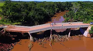 Ponte em Jardim desaba deixando parte da cidade isolada
