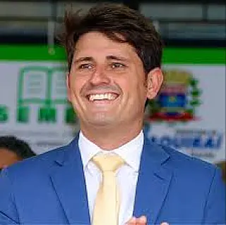 Prefeito de Itaquiraí sai na frente na briga pela presidência