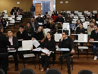 Prefeito empossa 36 novos médicos em Dourados