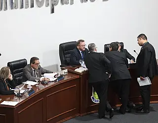Vereadores votam 15 projetos de lei em sessão