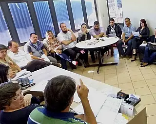 Prefeitura diz que cumpre PCCR e espera regularizar salários em breve