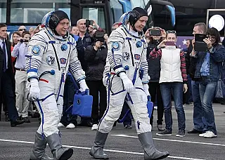 Russo e americano decolam em direção à Estação Espacial Internacional