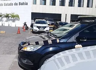 Presidente de Tribunal e desembargadores são afastados na Bahia