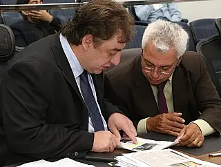 Deputado sugere liberação da caça ao jacaré para conter predador e aumentar economia