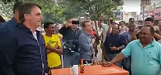 Twitter exclui postagens de Bolsonaro defendendo fim do isolamento