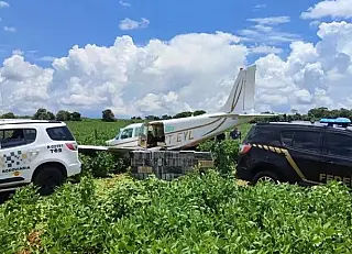 Avião é interceptado com R$ 15 milhões em cocaína