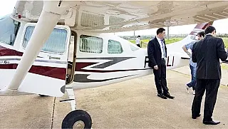 Avião de empresário brasileiro é preso no Paraguai