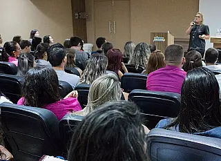 Aula Magna da Unigran trata de acompanhamento nutricional a pacientes com câncer