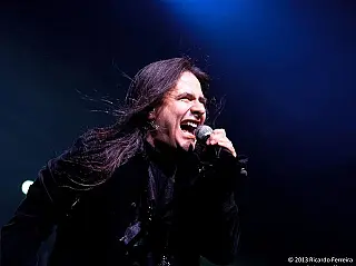 Fundador da Angra, vocalista morre em São Paulo aos 47 anos