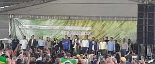 Bolsonaro entrega títulos de propriedade rural