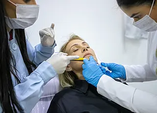Biomedicina integra saúde e beleza e aperfeiçoa a estética pessoal 