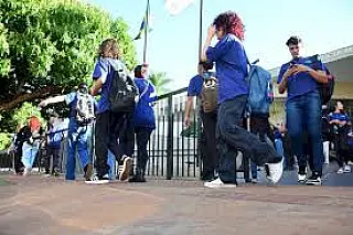 Estudantes da Rede Estadual retornam à sala de aula