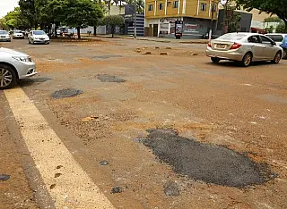 Prefeitura treina internos do Semiaberto para atuar em operação tapa-buracos