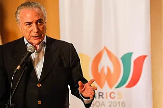 Há aproximação com todos os partidos da base aliada, afirma Temer na Índia