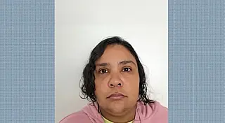 Mulher de 37 anos é presa em SC por fingir ter 12 e viver com família adotiva