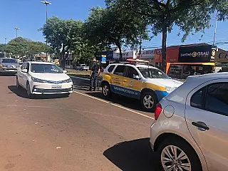 Com ‘buzinaço’, comerciantes pressionam para abrir o comércio em Dourados