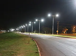 Enquanto discute de quem é a via, Prefeitura recupera mais de 90% da iluminação na Guaicurus